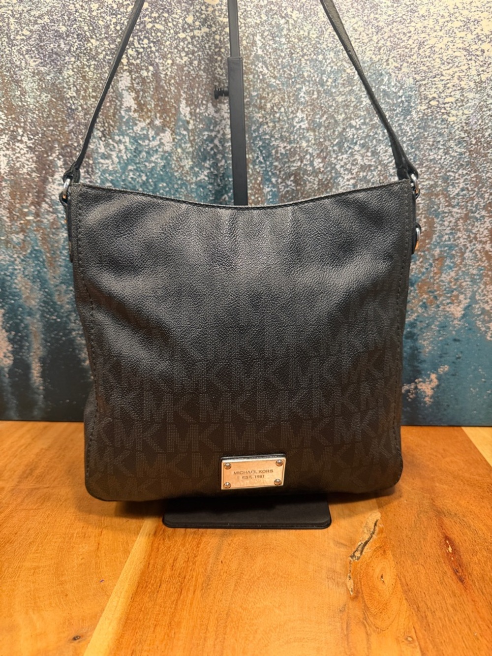 Michale Michael Kors Minimalist mid-2010’s Leather Crossbody/Shoulder Bag-Black